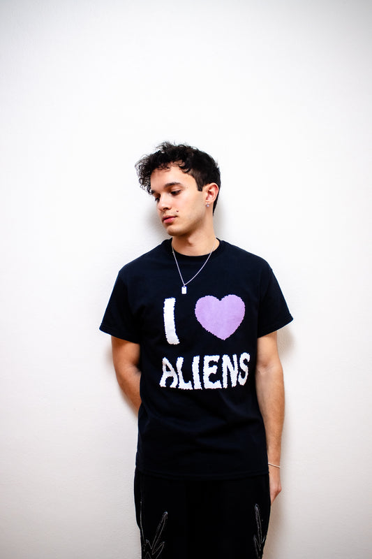 I <3 Aliens Tee - Unisex