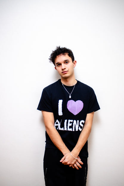 I <3 Aliens Tee - Unisex